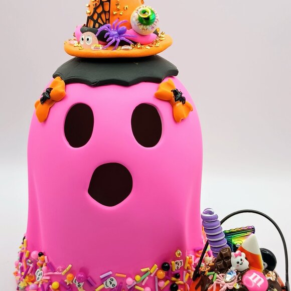 Lighted Halloween Ghost with Witch Hat & Pumpkin Pail – Glow-in-the-Dark Spooky - Picture 4 of 7